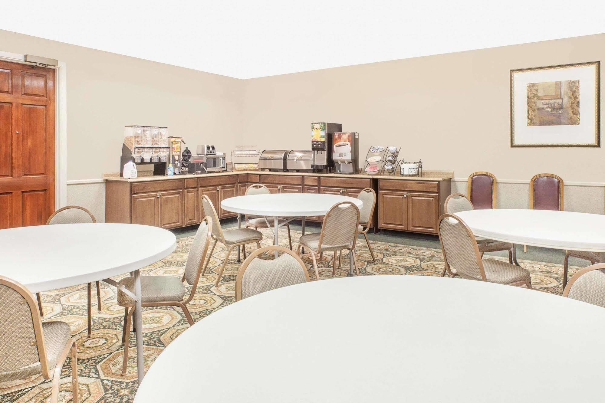 Baymont By Wyndham Paris Motel Kültér fotó