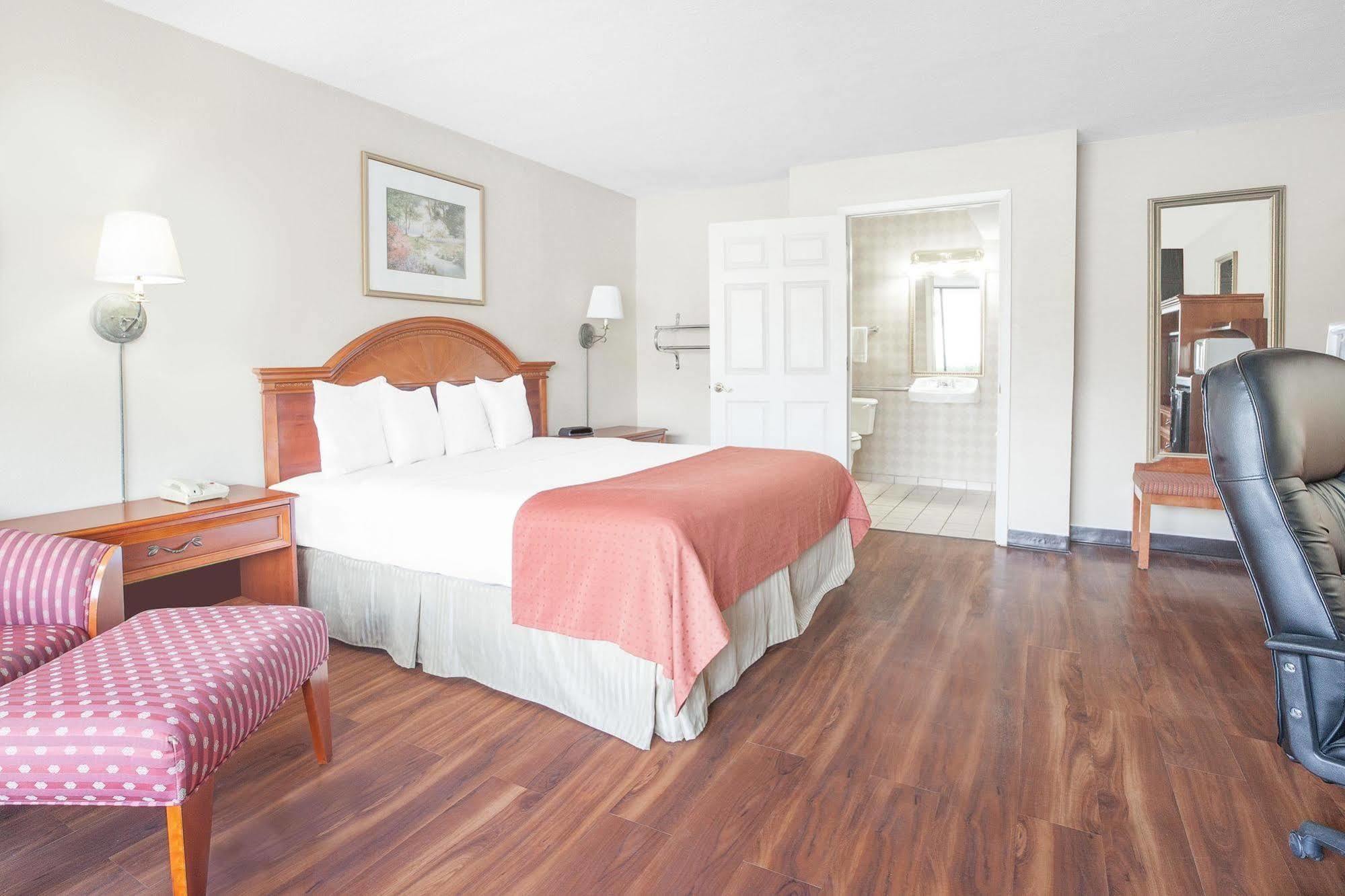 Baymont By Wyndham Paris Motel Kültér fotó
