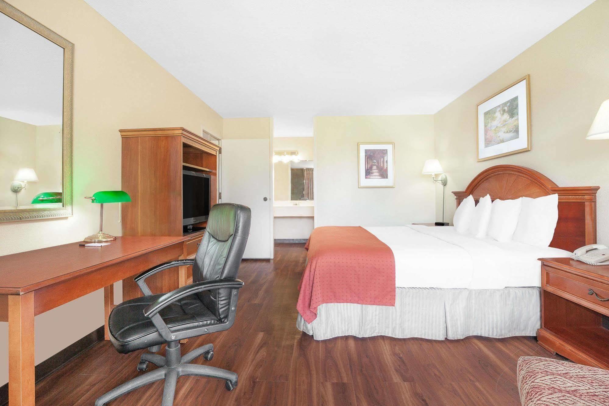 Baymont By Wyndham Paris Motel Kültér fotó