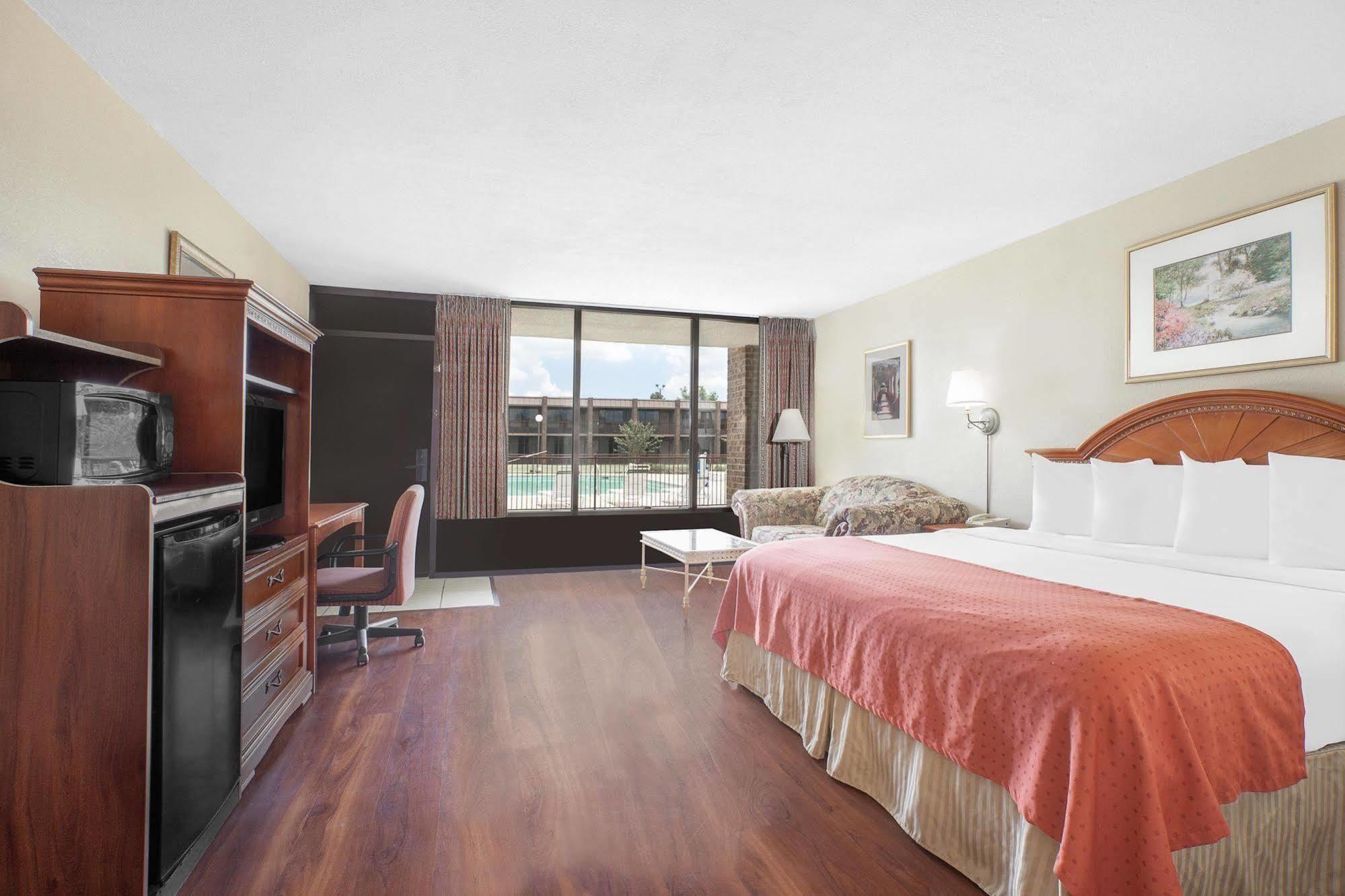Baymont By Wyndham Paris Motel Kültér fotó