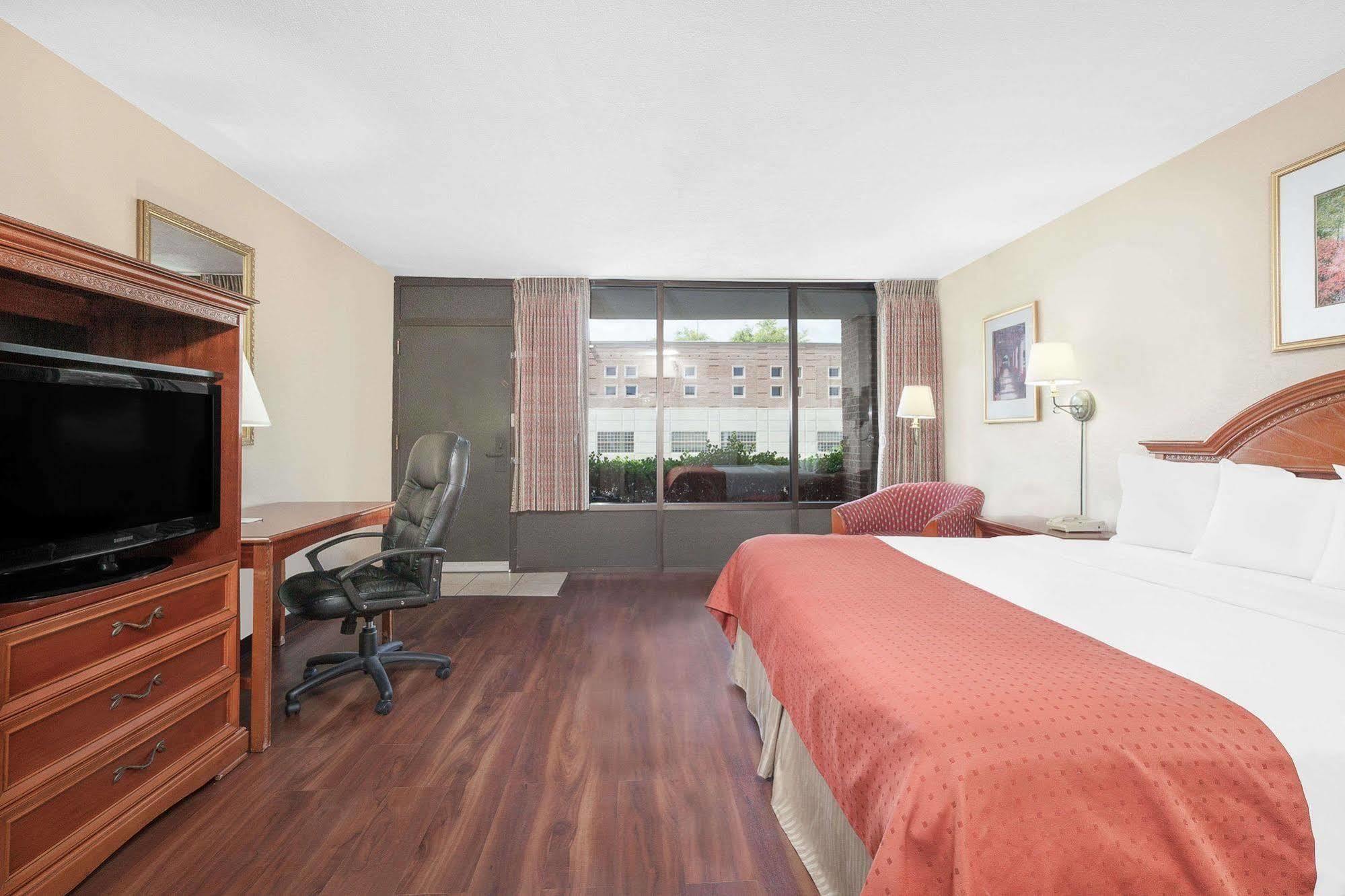 Baymont By Wyndham Paris Motel Kültér fotó