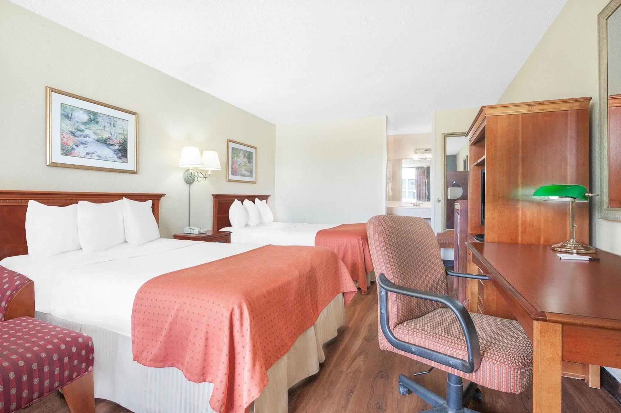Baymont By Wyndham Paris Motel Kültér fotó