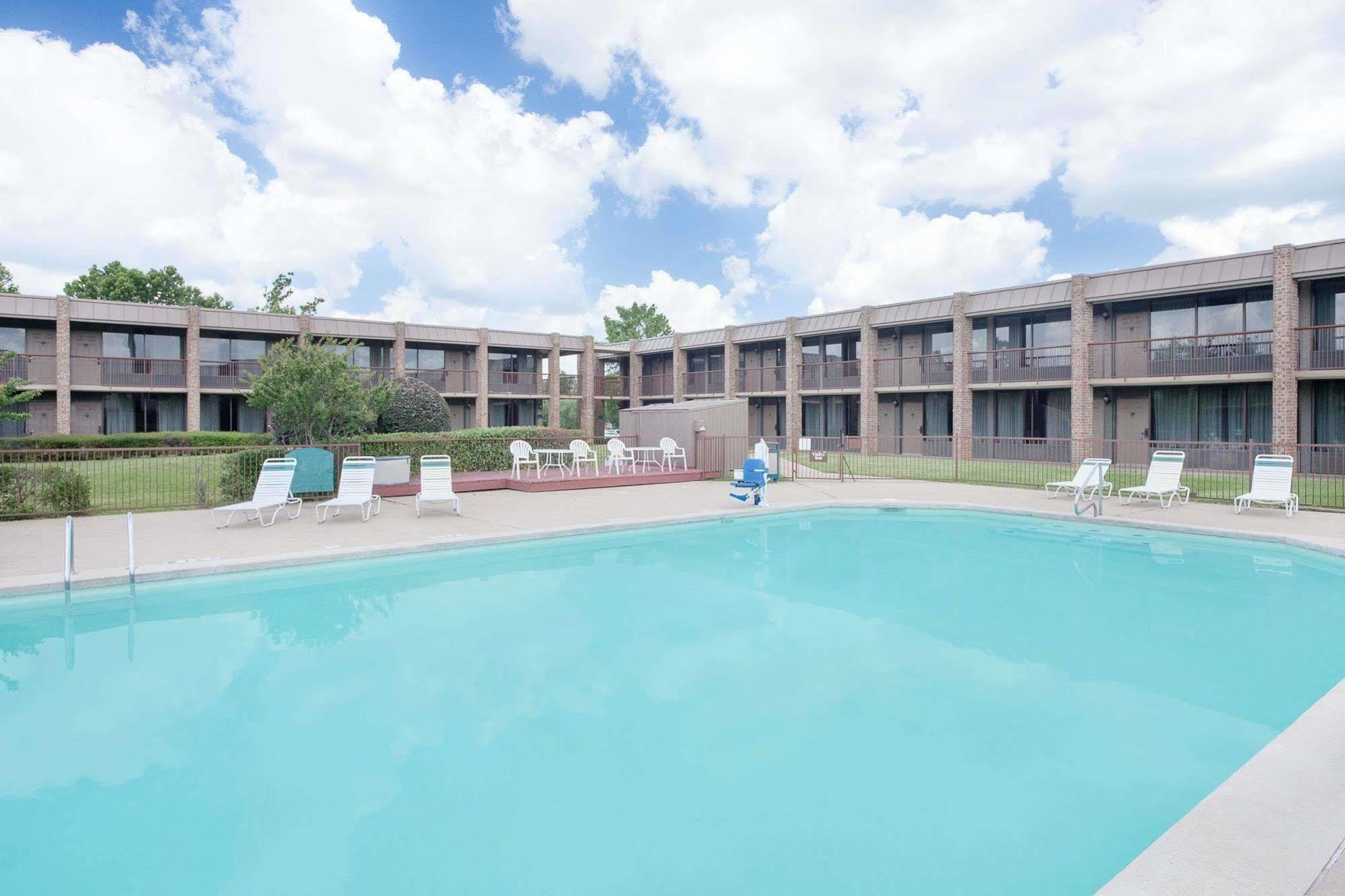 Baymont By Wyndham Paris Motel Kültér fotó